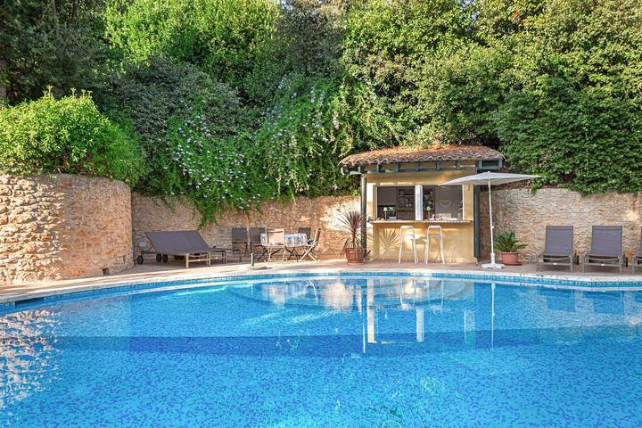 Villa pour 8 personnes, avec sauna ainsi que vue sur le lac et jardin, animaux acceptés dans les Alpes maritimes