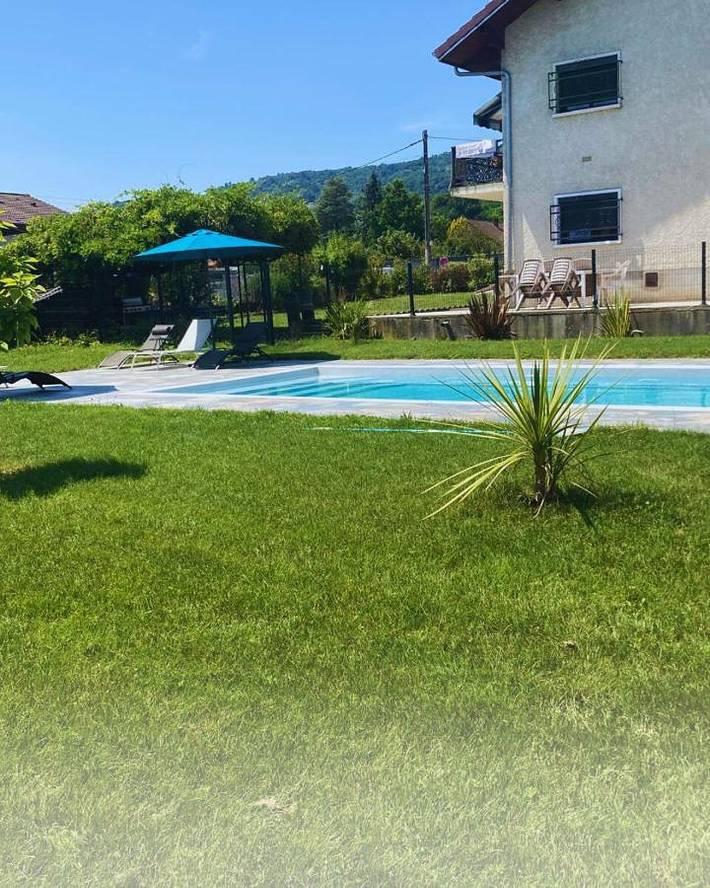 Gîte pour 6 personnes, avec Terrasse ainsi que Jardin et Piscine à Albens