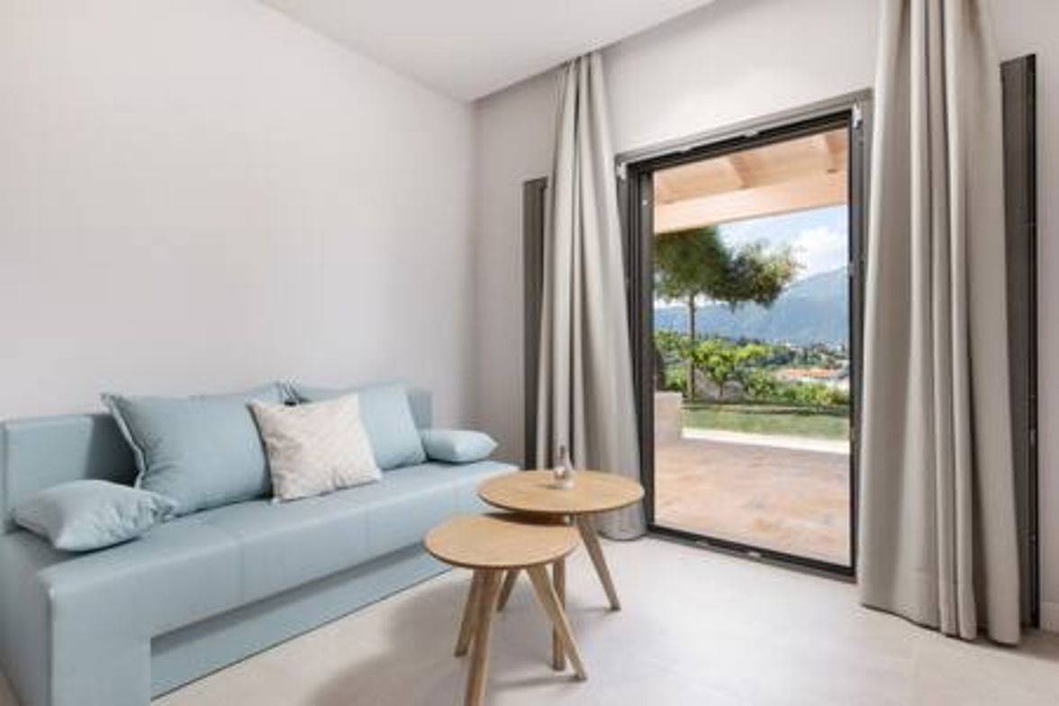 Ολόκληρο το διαμέρισμα, Onore Lake Suite & pool | Dasia in Δασσιά, Κέρκυρα