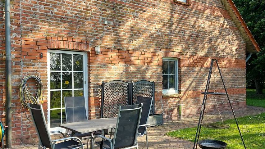 Ferienwohnung für 4 Personen, mit Sauna und Terrasse sowie Garten in Ihlow