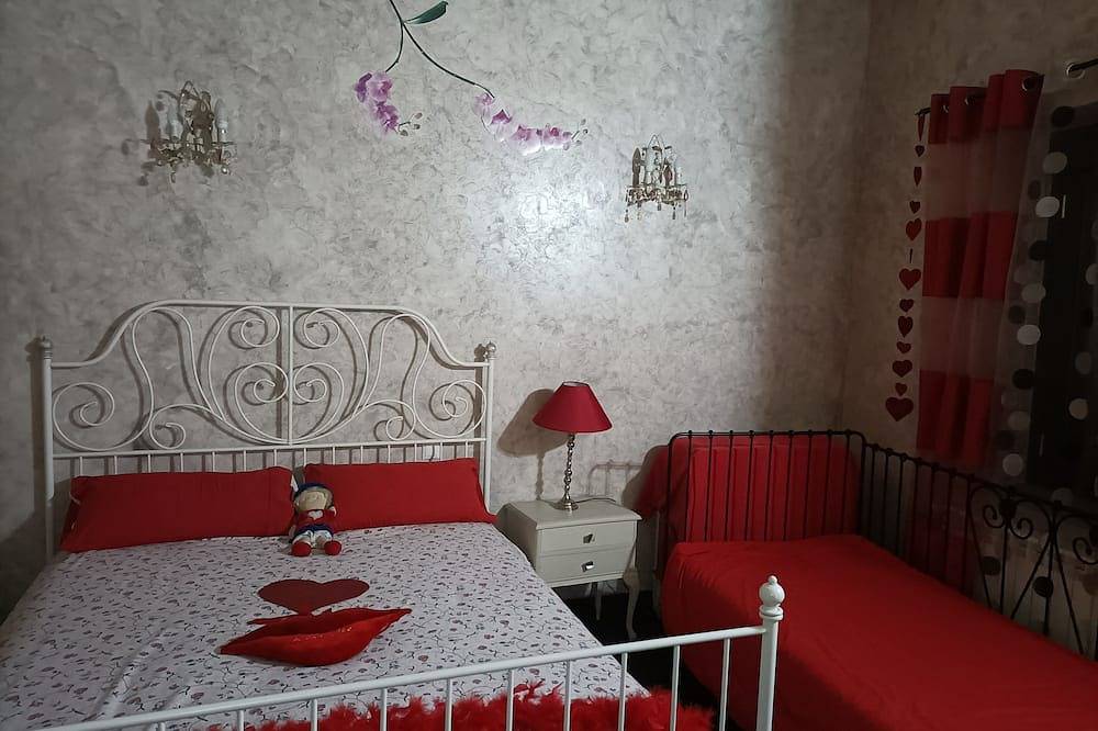Casa Rural, Alquiler Íntegro, Para Parejas O Familias:Descanso Y  Tranquilidad. in Coca de Alba, Provincia de Salamanca