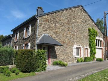 Gîte pour 4 personnes, avec terrasse ainsi que vue et jardin à Bièvre