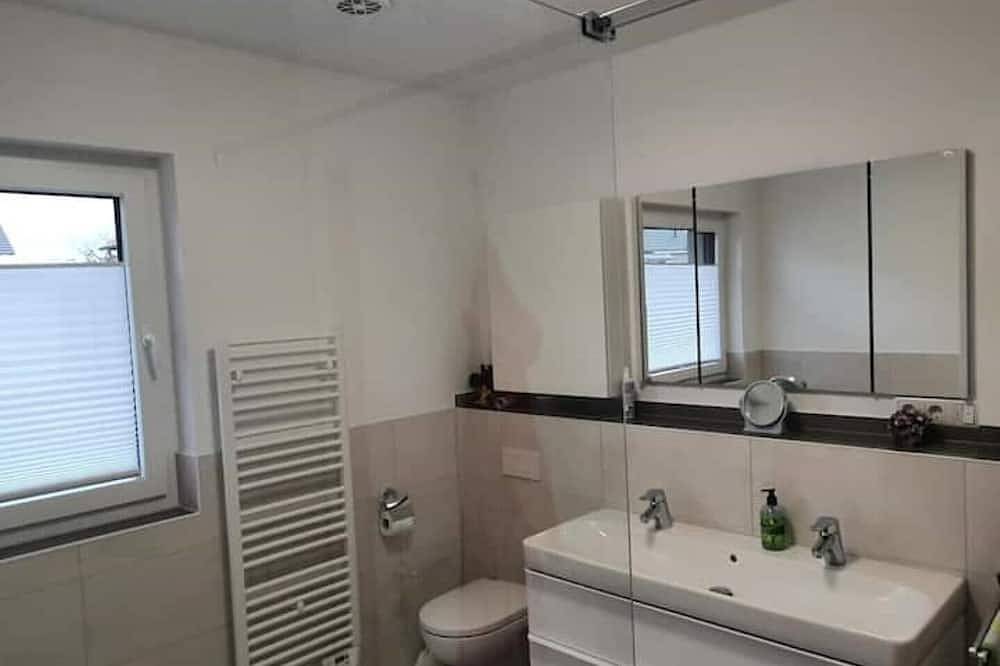 Geheel appartement, Großzügige Wohnung mit Terrasse in Taunus