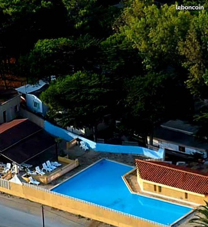 Camping pour 6 personnes, avec Terrasse et Jardin ainsi que Piscine et Vue