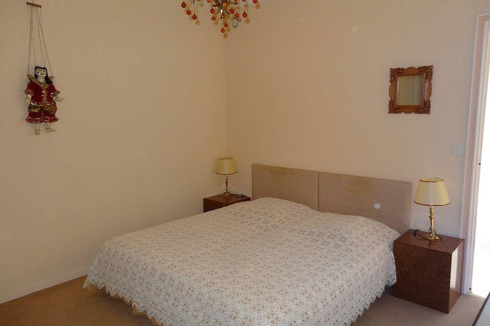 Entire apartment, Apartment in large villa with pool in Céret, Céret region