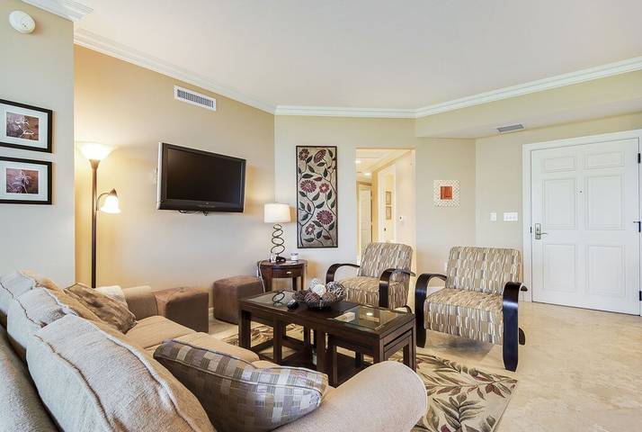 Vacation rental for 6 people, with hot tub and balcony as well as pool in Estero