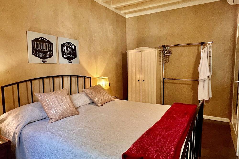 Ganze Wohnung, Da Mari - in the historical center of Brescia, refined, quiet and spacious  in Brescia, Brescia Provinz