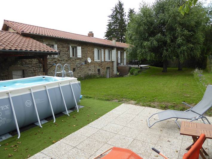 Gîte pour 8 personnes, avec terrasse ainsi que piscine et jardin, animaux acceptés dans Fayet-le-Château