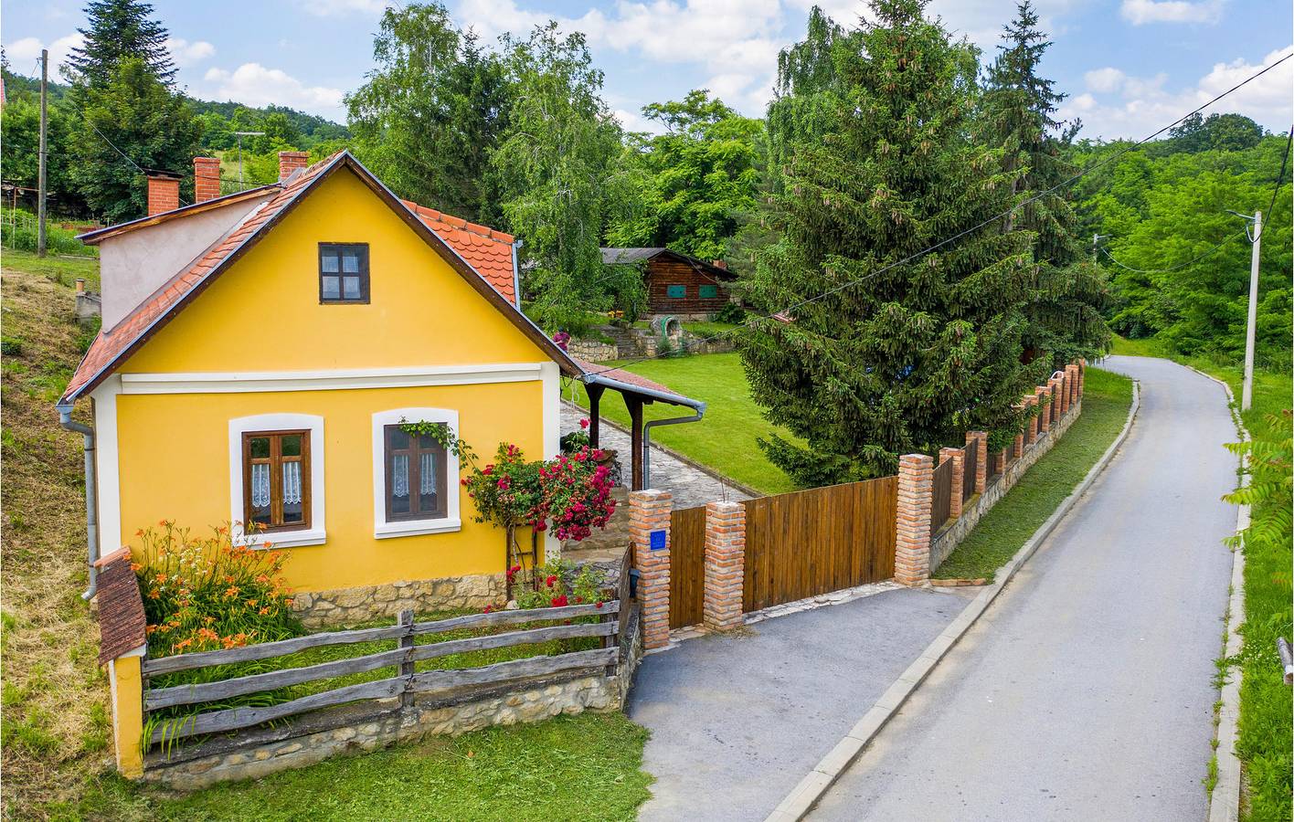 Charmante 200 m² große Ferienwohnung mit Pool und Grill, 1 km vom Fluss Veličanka entfernt in Pozega-Slawonien