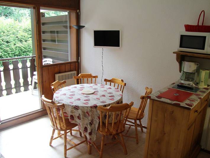 Ganze Wohnung, Ruhiges Duplex mit 3 Zimmern, Balkon und Parkplatz - Nah am Skilift, 2 km vom Zentrum La Clusaz in La Clusaz, Annecy und Umgebung