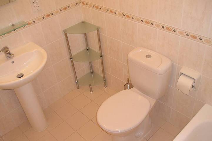 Paradise Villa, 3 bedrooms, roof terrace, pool, free Wi-Fi, close to amenities in Paphos, Südzypern