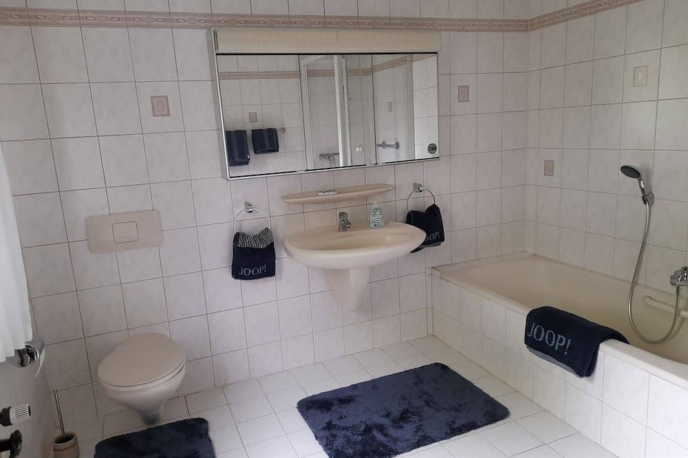 Sorpesee Ferienhaus am See mit Aussen-und Innenkamin im Sauerland in Sundern, Sorpesee