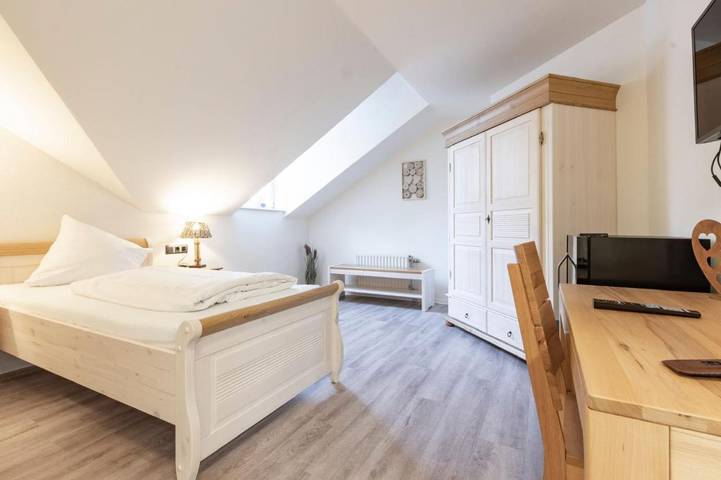 Hotel für 2 Personen, mit Ausblick und Seeblick sowie Terrasse, mit Haustier in der Pfalz - 2