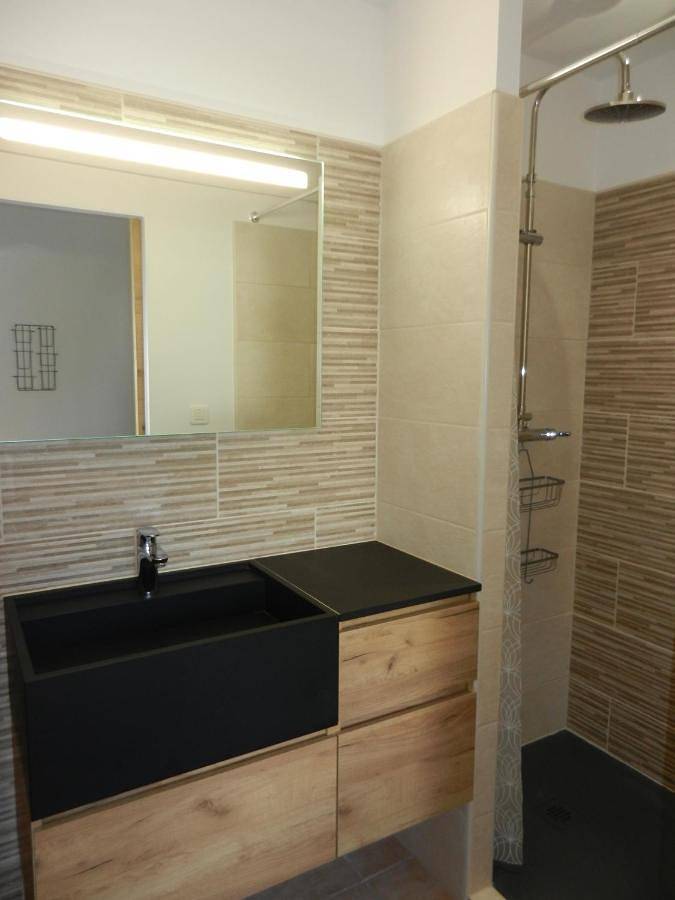 Double Room with Terrace in Mallemort, Région d'Arles