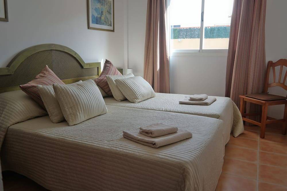 Prachtige 3 slaapkamer, luxe villa, privé zwembad, Wifi, Tv, lopen naar stranden en bars in Corralejo, La Oliva