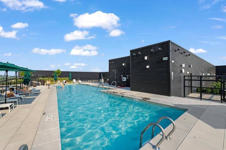 Hotel para 5 personas, con balcón y piscina - 1
