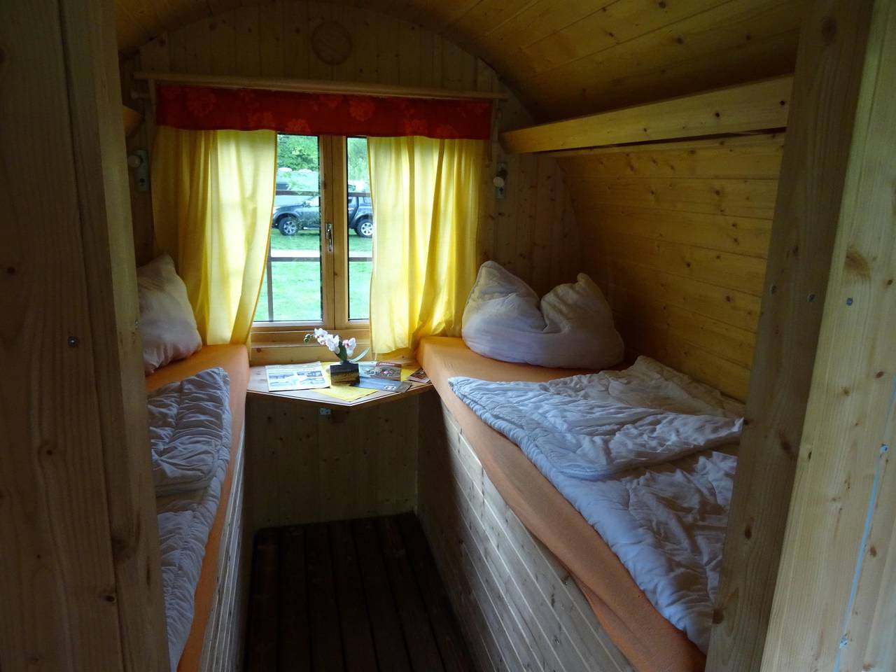 Fasshütte mit 2 Einzelbetten in Lauchhammer, Naturpark niederlausitzer heidelandschaft (Brandenburg)