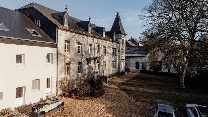 Hôtel pour 2 personnes, avec sauna et jardin ainsi que piscine et vue, animaux acceptés à Fauvillers