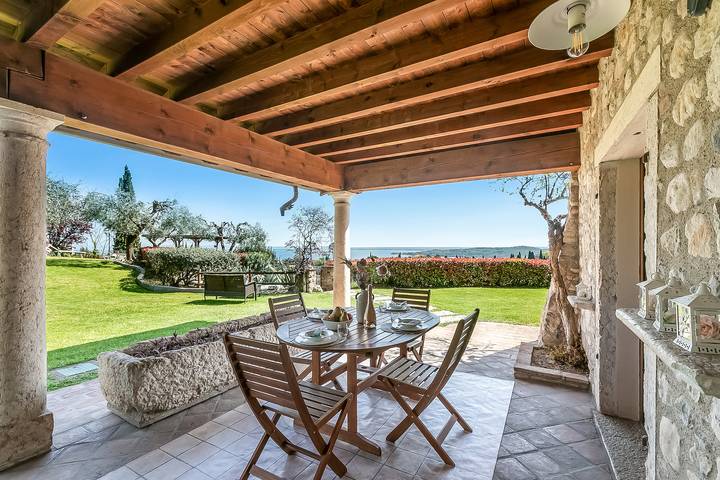 Gîte pour 4 personnes, avec terrasse et piscine à Padenghe sul Garda - 2