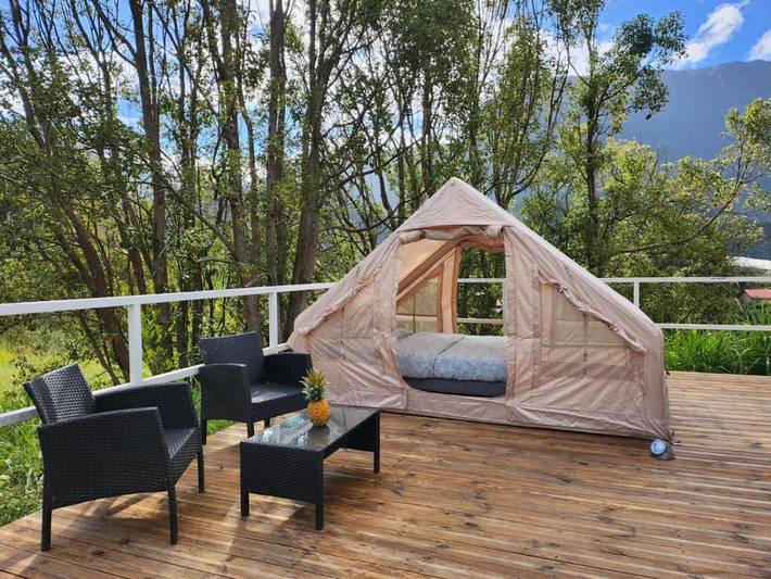 Tente pour 2 personnes, avec jardin ainsi que terrasse et vue