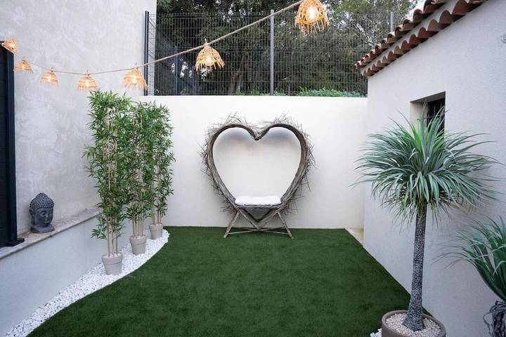 Location de vacances pour 2 personnes, avec terrasse ainsi que jardin et jacuzzi à Ginasservis - 4