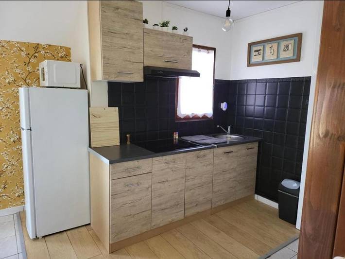 Gîte pour 3 personnes, avec terrasse dans Maziere Aux Bons Hommes