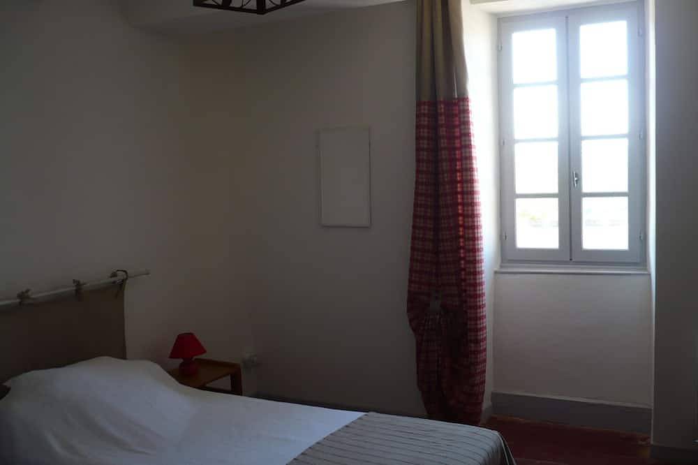 La Maison du Rempart à Lussan, médiévale, en pierres du pays in Lussan, Région de Nîmes