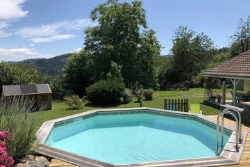 Gîte pour 4 personnes, avec jardin ainsi que terrasse et piscine à Fellering