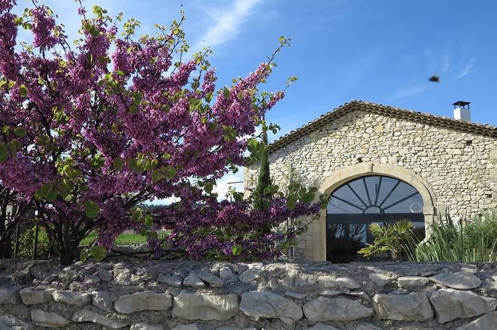 Location de vacances pour 8 personnes, avec Terrasse et Jardin à Montmirat