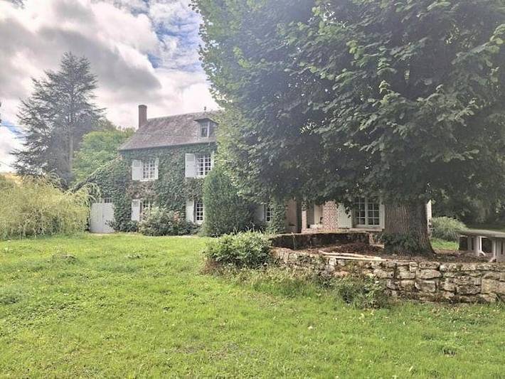 Gîte pour 17 personnes, avec vue sur le lac ainsi que terrasse et jardin, animaux acceptés dans Vrocourt