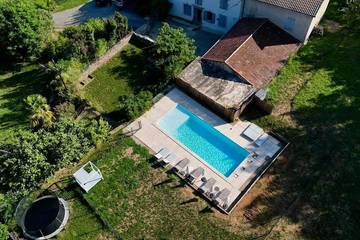 Gîte pour 12 personnes, avec jardin, animaux acceptés à Laurac-en-Vivarais