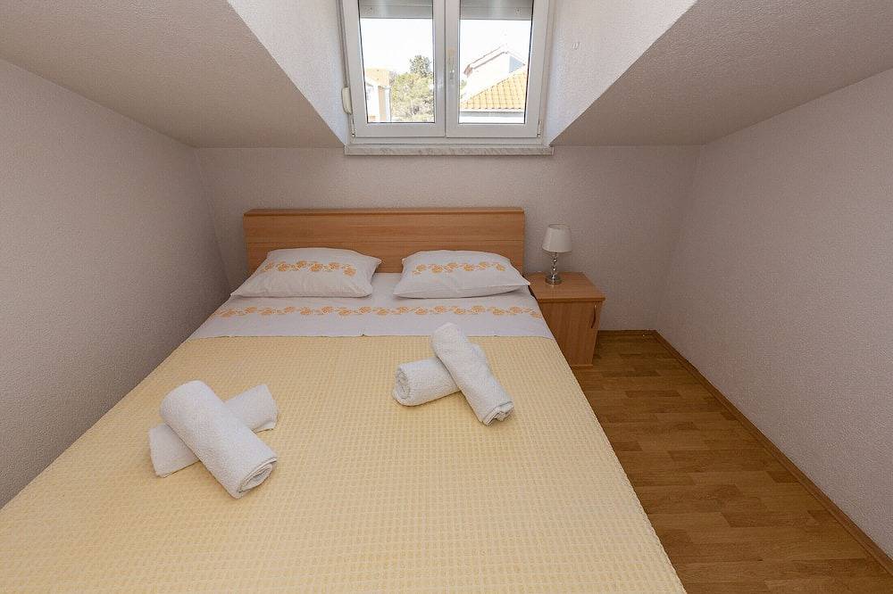 Ganze Wohnung, Appartement mit Terrasse und voll ausgestattet in Biograd na Moru, Zadar