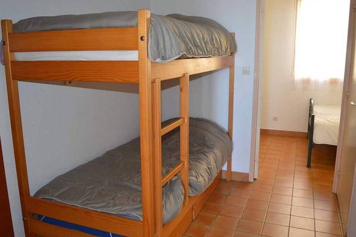 Gîte pour 6 personnes, avec terrasse dans Plage Peyrefitte - 4