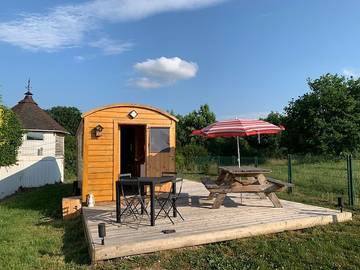 Gîte pour 4 personnes, avec jardin à Charmes