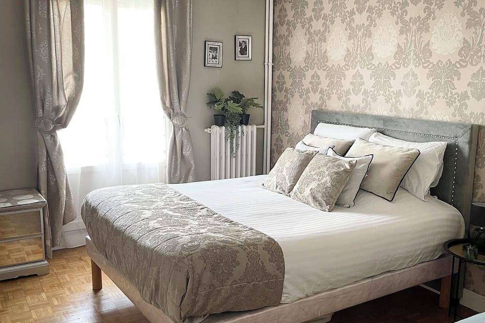 Entire apartment, Large family home, close to transport and shops, 7 min Paris, free parking in Cachan, Val-de-Marne