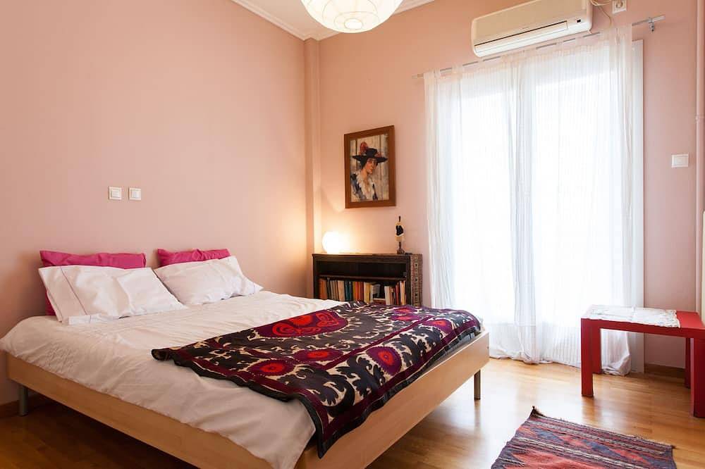 Entire apartment, Athens centre, artist's apartment for 4 in Gyzi, Athens