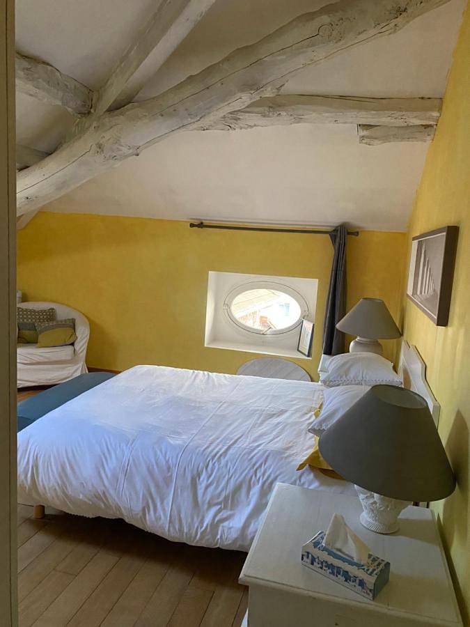 Chambre d’hôte pour 3 personnes, avec Terrasse et Jardin ainsi que Piscine et Vue dans l' Isère - 3