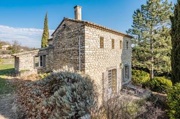 Gîte pour 4 personnes, avec vue et balcon dans Village de Gordes