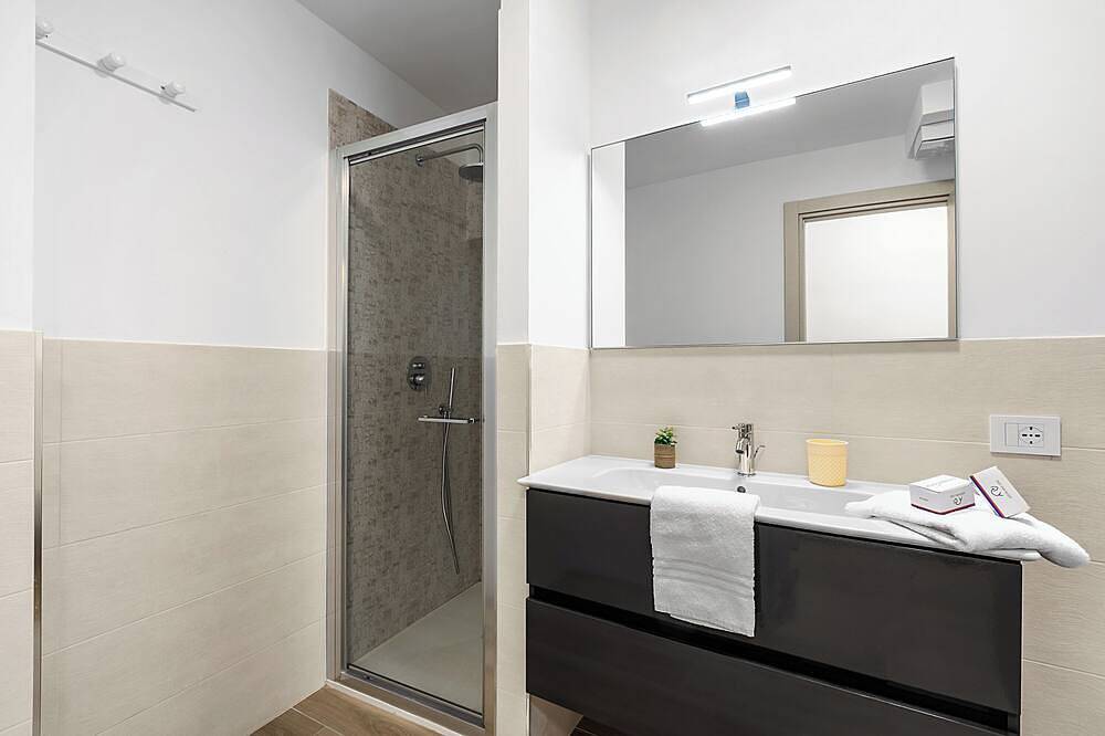 Appartamento intero, Merlo A - Town Center & Private Parking, Ceriale, Italy in Ceriale, Riviera di Ponente