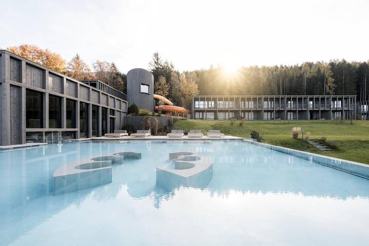 Ferienanlage für 4 Personen, mit Balkon und Terrasse sowie Garten und Kinderpool in Südtirol