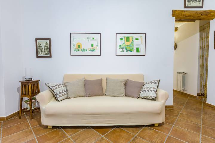 Entire apartment, Apartment 'Magnolia' with Mountain View, Wi-Fi and Air Conditioning in Piraino, Messina Province
