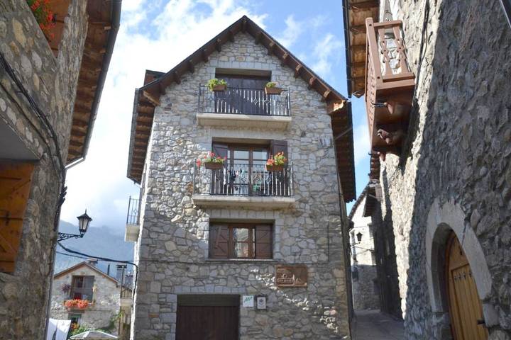 Casa rural para 6 personas, con Balcón además de Terraza y Vistas en Benasque
