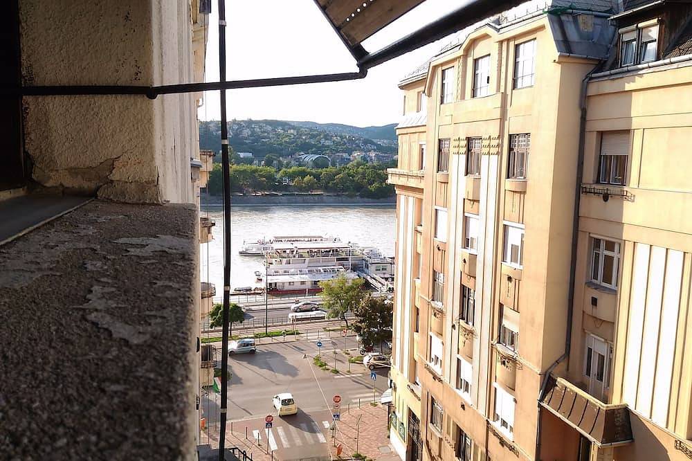 Apartamento entero, Vista del Danubio, cerca del Parlamento, Ac, en un palacio histórico in Budapest, Közép-Magyarország