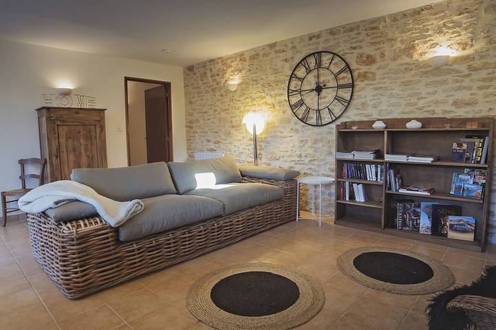 Gîte pour 4 personnes, avec piscine ainsi que jardin et terrasse
