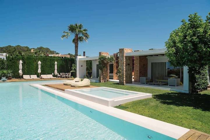 Ferienhaus für 8 Personen, mit Whirlpool und Garten sowie Pool und Sauna