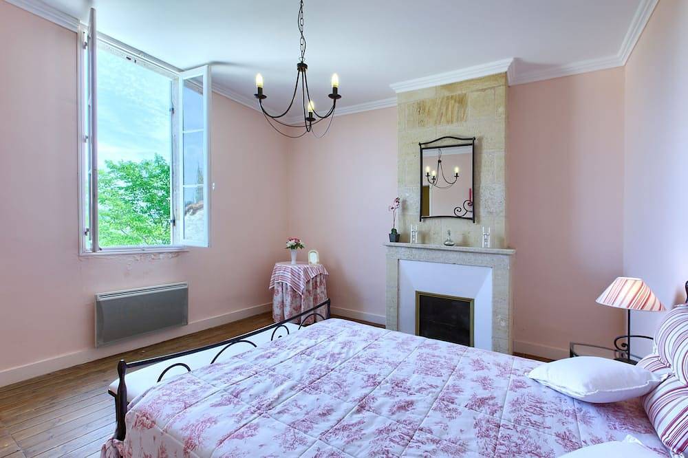 Renovated Stone House with Garden in the Heart of the Saint-Émilion Vineyards in Montagne, Libourne e dintorni