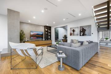 Vacation Rental for 10 Guests in Los Angeles, San Fernando Valley, Picture 2