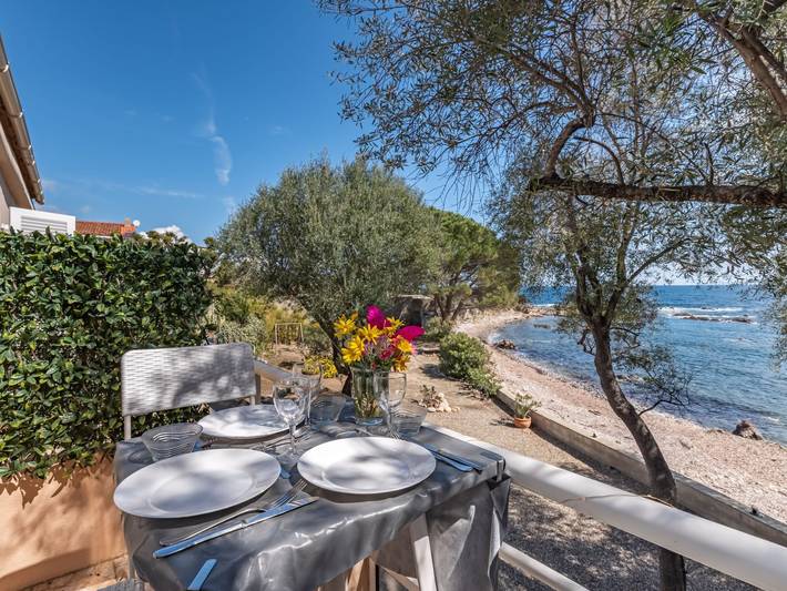 Ferienwohnung für 3 Personen, mit Terrasse und Garten in Corse-du-Sud
