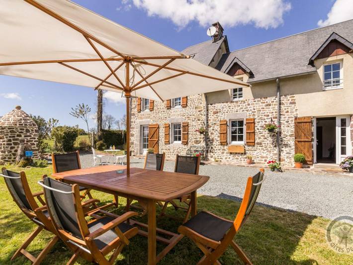 Gîte pour 6 personnes, avec jardin à Roncey