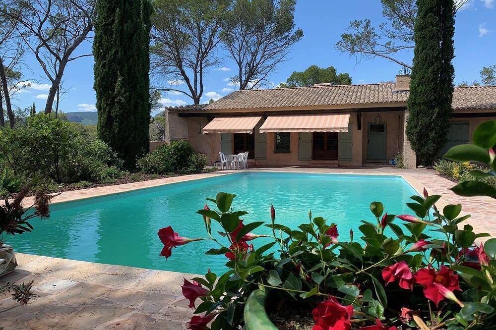 Rustic villa with a large swimming-pool, close to the sea in Puget-sur-Argens, Draguignan region